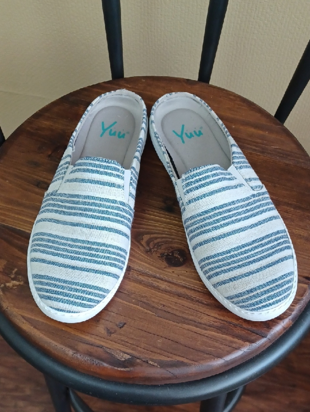Yuu Doshie Canvas Blue/Cream/White Striped Low Slip-on Shoes Memory Foam W7
